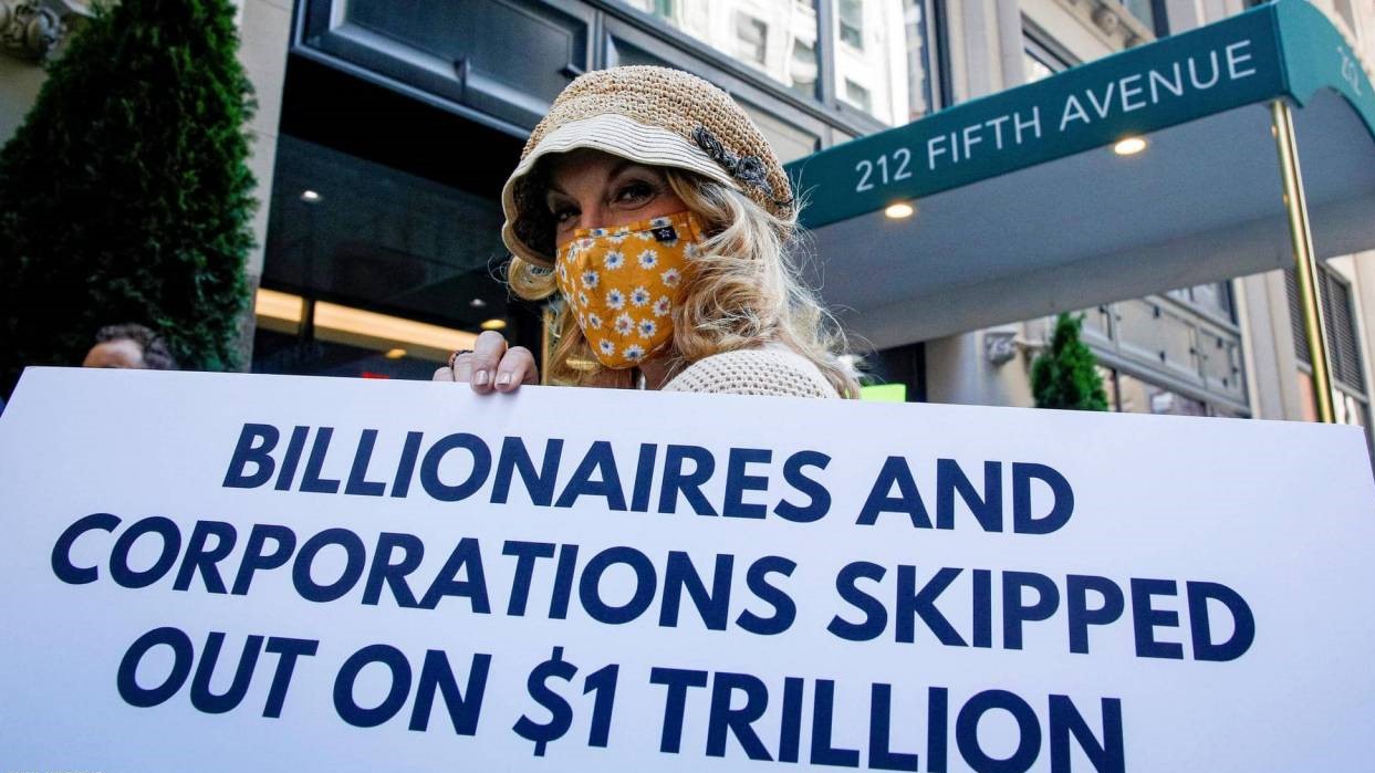 أثرياء ومليونيرات أمريكا يتظاهرون ضد جيف بيزوس